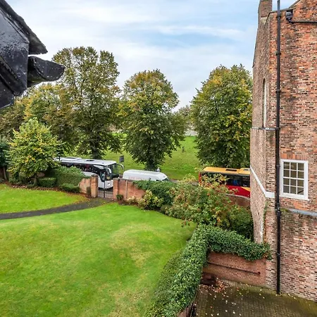 Host & - Feversham House