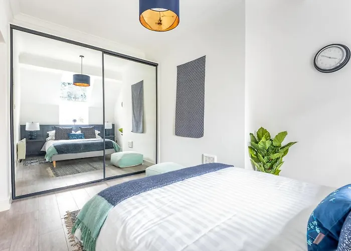 Host & - Feversham House *