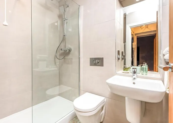 Host & - Feversham House