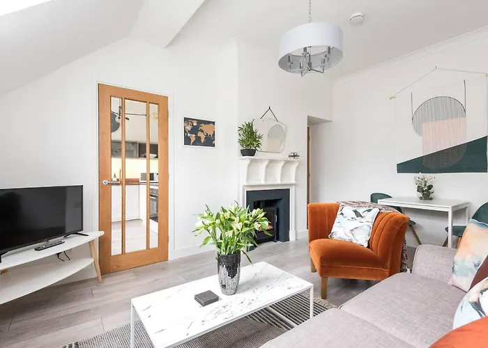 Host & - Feversham House *