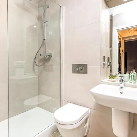 Host & - Feversham House