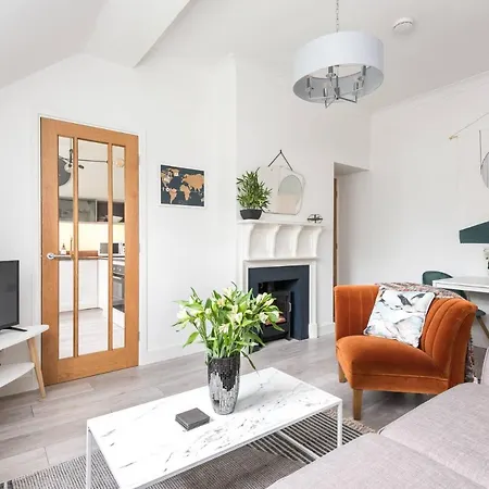 Host & - Feversham House *